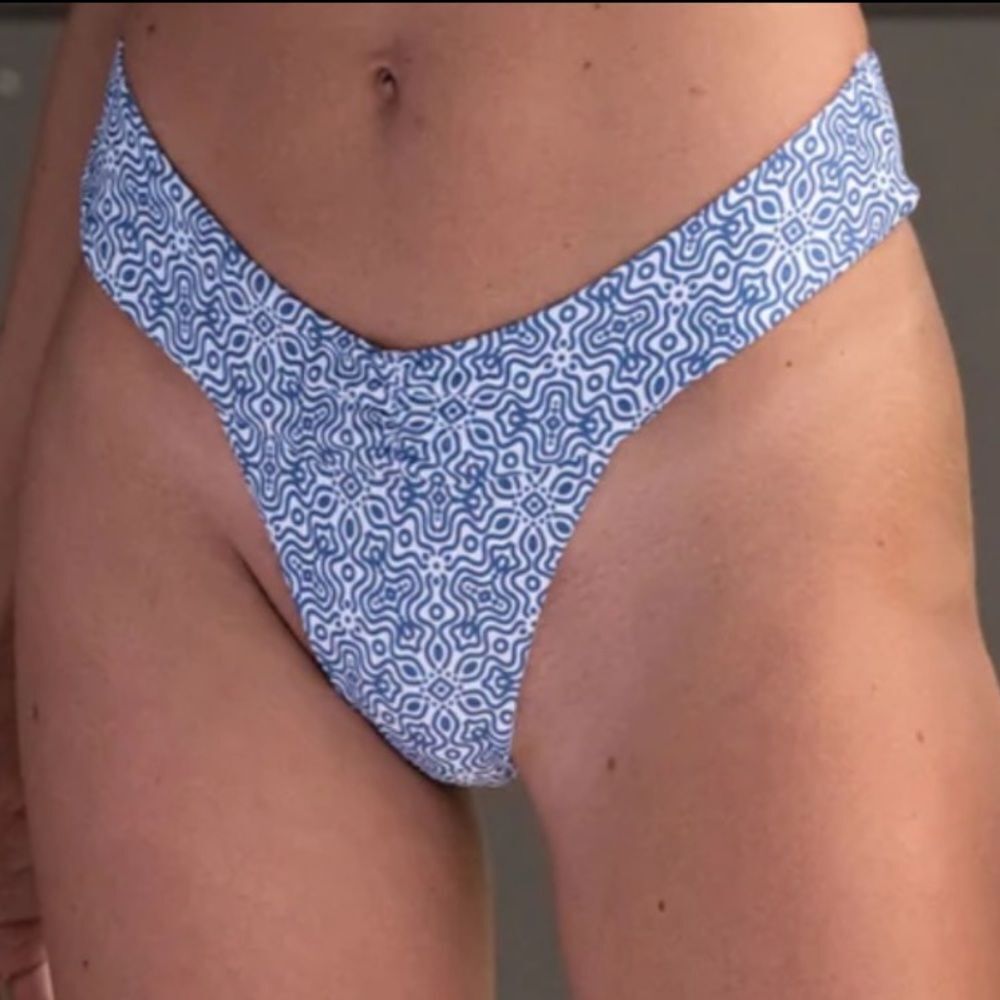 Her.Own Sierra Swim Top Tie Back XL Quin Bottom M Bikini Set Tile Blue/White NWT - Picture 3 of 10